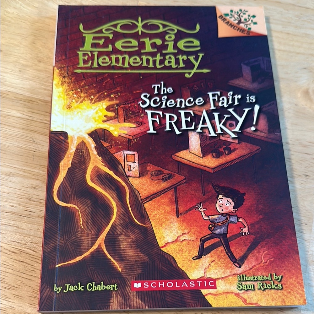 5/$10 Scholastic Eerie Elementary the science‎ fair is freaky